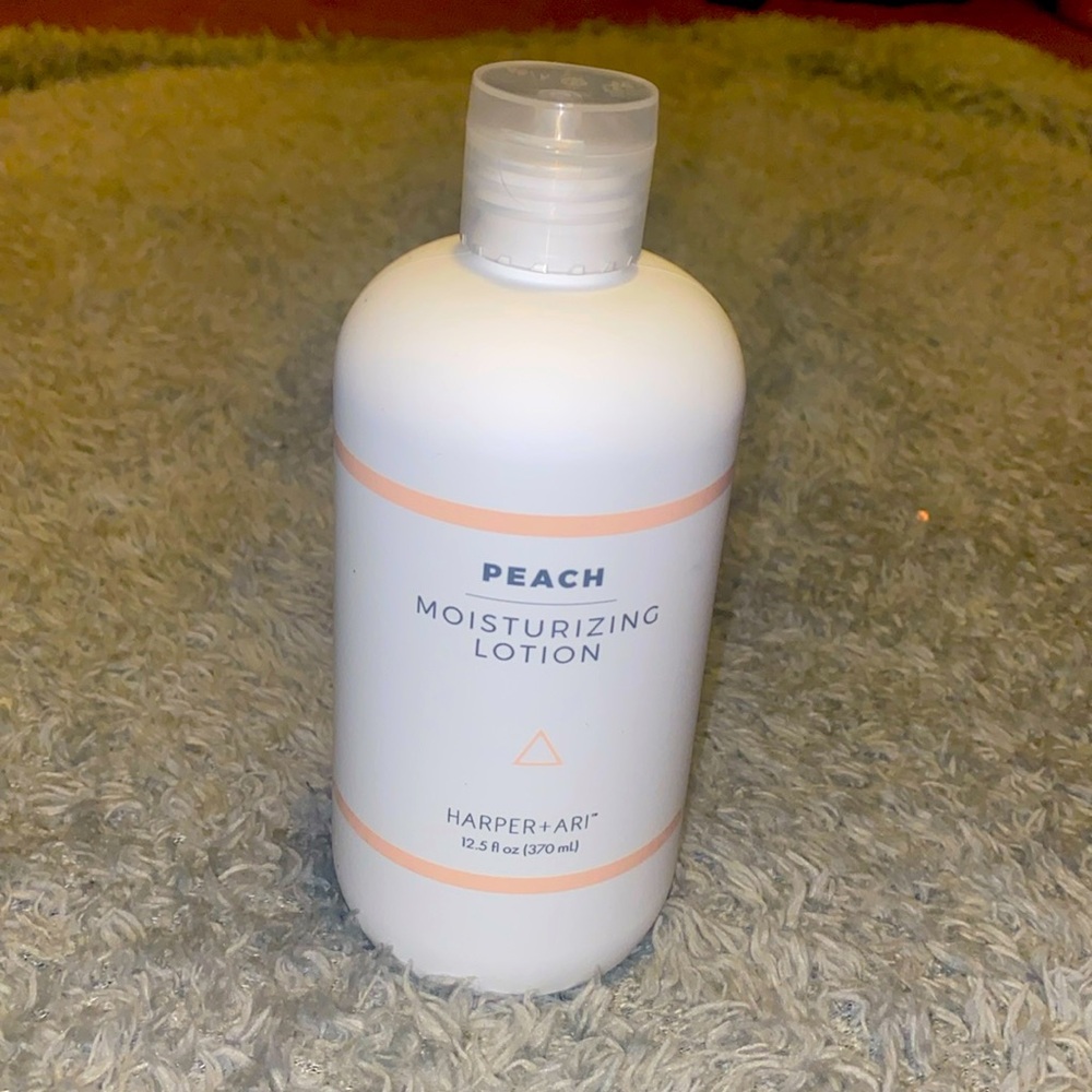 New sealed Harper + Ari Peach Moisturizing Lotion